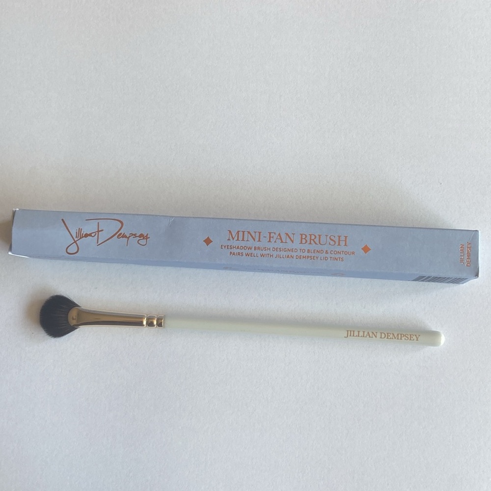 Mini Fan Brush NWT by Jillian Dempsey